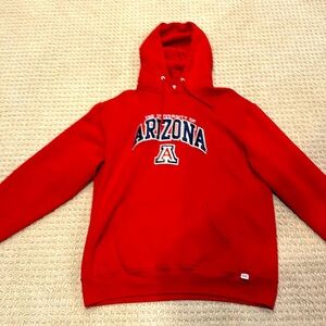 University of arizona sweater worn once just 2 big couler is still good